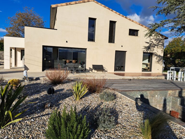 Maison rénovée et surélevée à Vaison-la-Romaine, dans le Vaucluse
