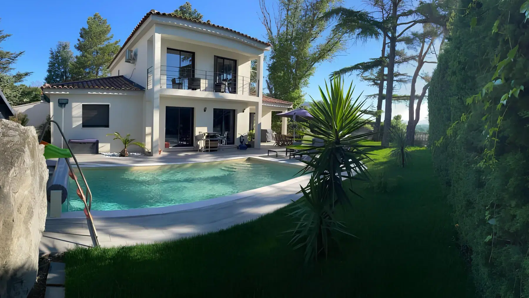 Villa contemporaine à étage avec piscine à Villeneuve-lès-Avignon