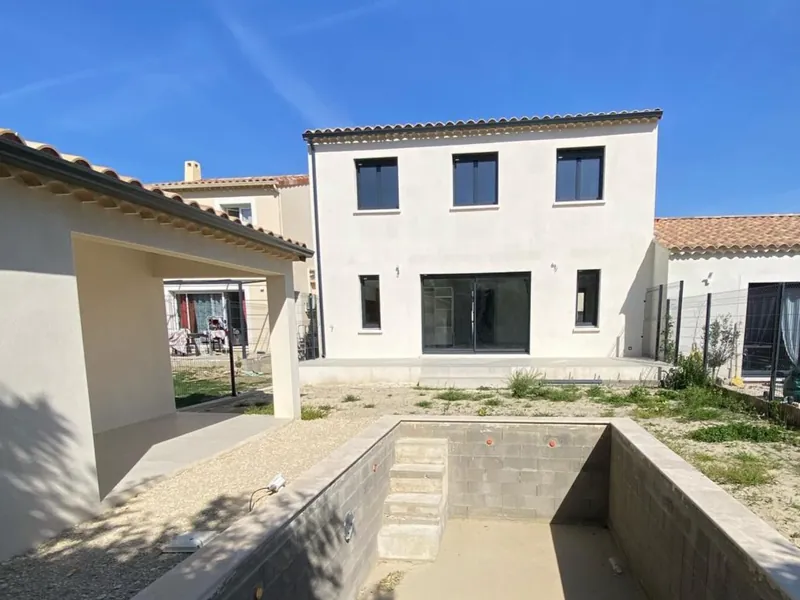 Maison de 110 m² livrée à Sauveterre avec piscine et pool house