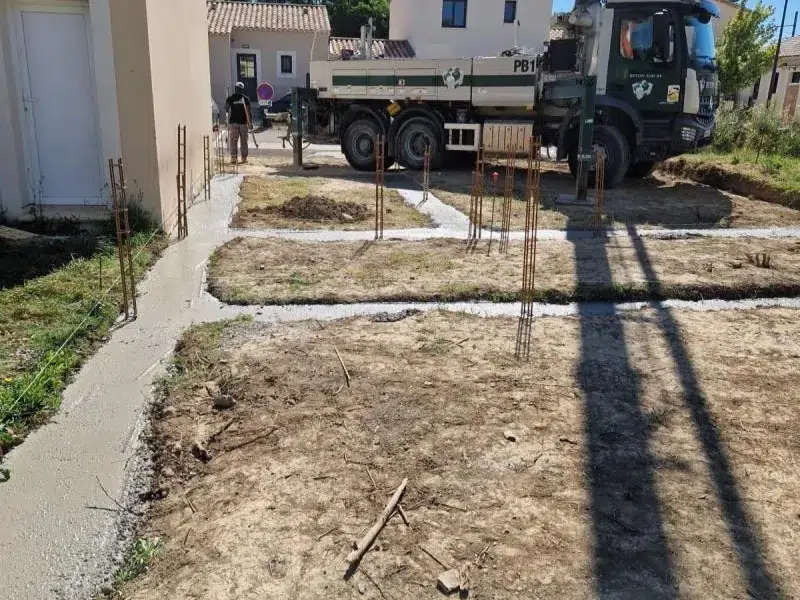 Terrassement et fondations au démarrage du chantier de Sauveterre